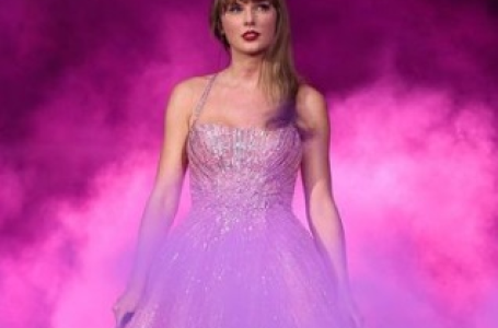 Taylor Swift saw her 'life flash' before her eyes after stage snafu ...