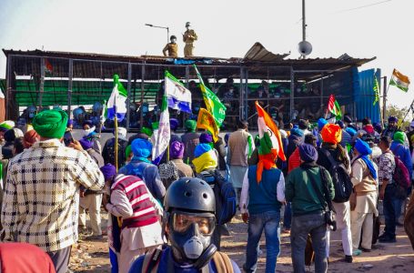 Farmers stopped at Punjab-Haryana border, teargas shells fired