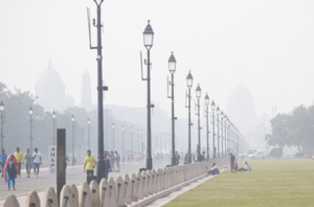 Dense fog grips Delhi amid ‘very poor’ air quality; trains, flights delayed