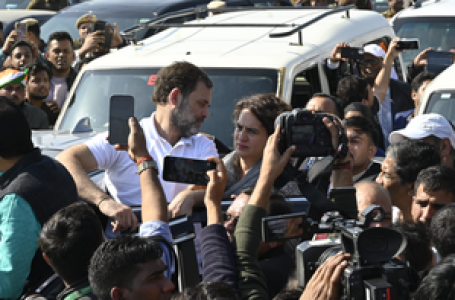 LoP Rahul, Priyanka on way to violence-hit Sambhal stopped at Ghazipur border