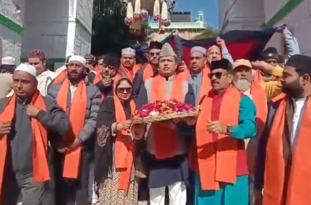 RSS leader Indresh Kumar presents chadar at Ajmer Sharif Dargah