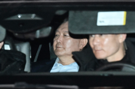 South Korea: Investigators seek arrest warrant for Yoon over martial law bid